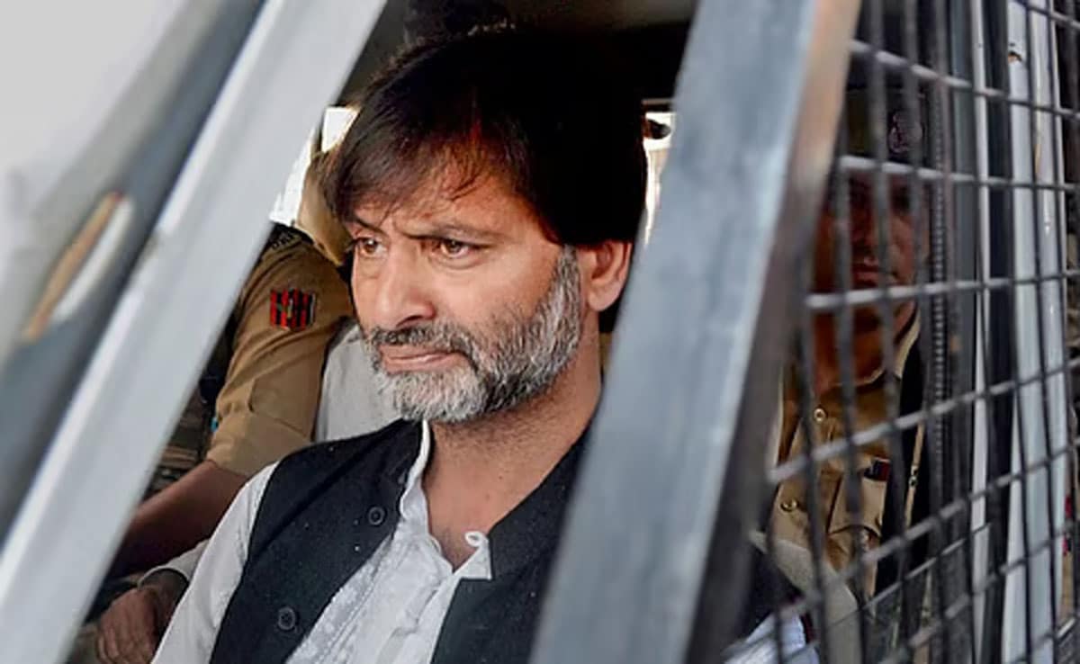 Yasin Malik claims former Prime Minister Manmohan Singh thanked him for meeting Hafiz Saeed, sparking controversy