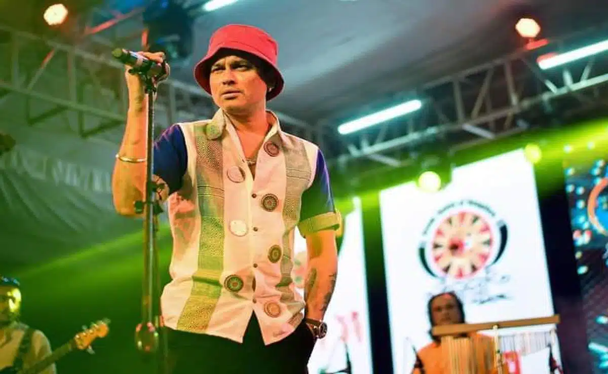 Zubeen Garg's body reaches Delhi, emotional fans create ruckus at Guwahati airport