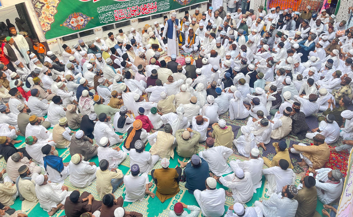 The 64th Urs of Hazrat Mufti Ajmal Shah Qadri was celebrated with great pomp in Sambhal.