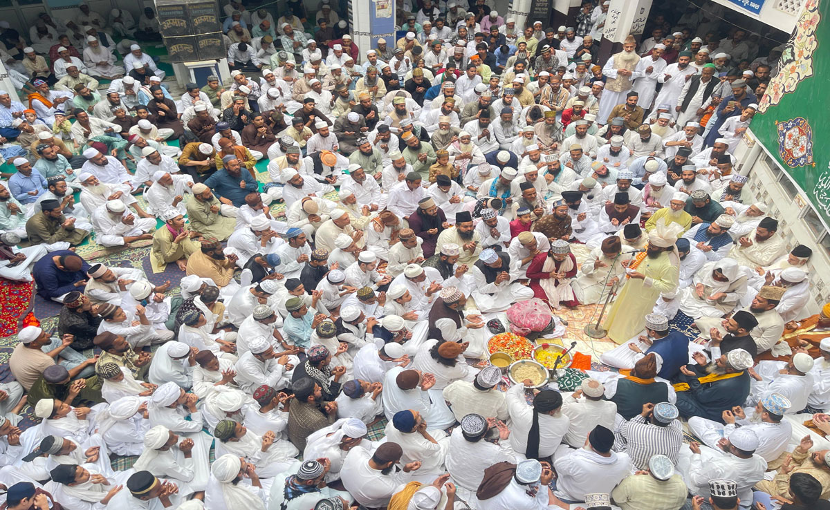 The 64th Urs of Hazrat Mufti Ajmal Shah Qadri was celebrated with great pomp in Sambhal.