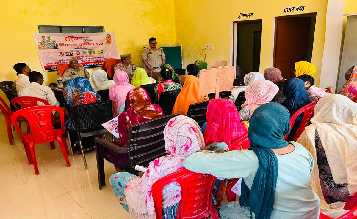 Sambhal: Under Mission Shakti Phase 5.0, women were given information about their rights and security.