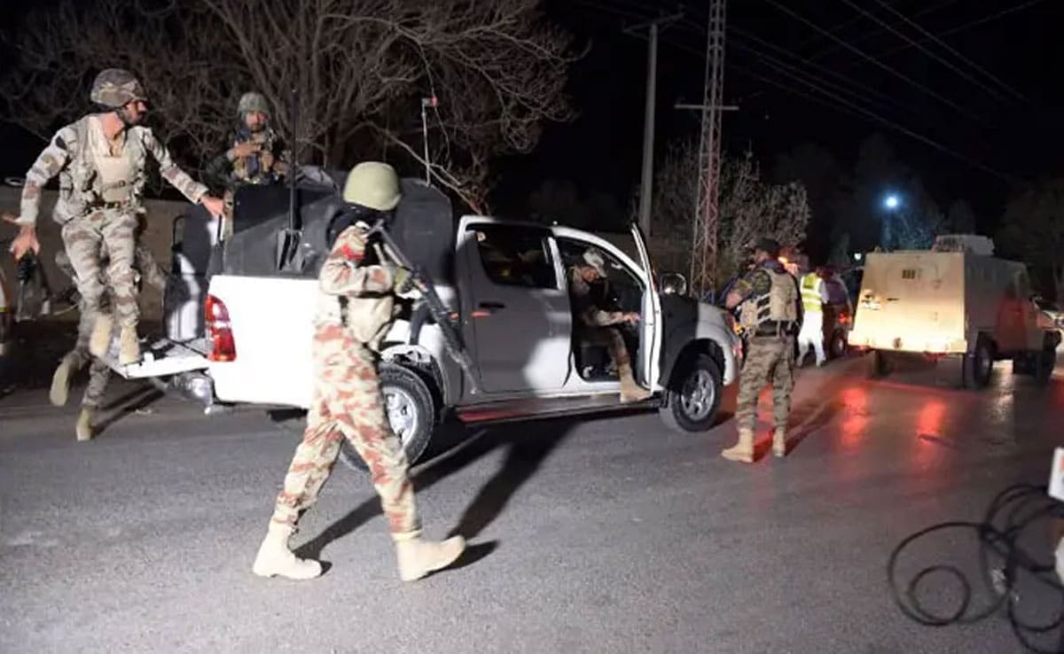 7 policemen and 6 militants killed in suicide attack on Pakistan police training centre