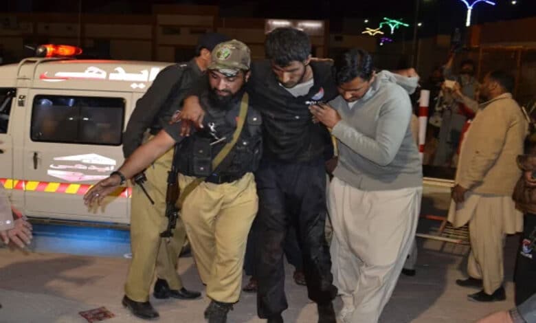 7 policemen and 6 militants killed in suicide attack on Pakistan police training centre