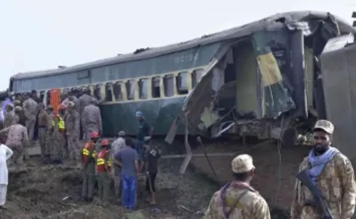 Pakistan: Several bogies of Jaffar Express derailed in explosion, seven injured
