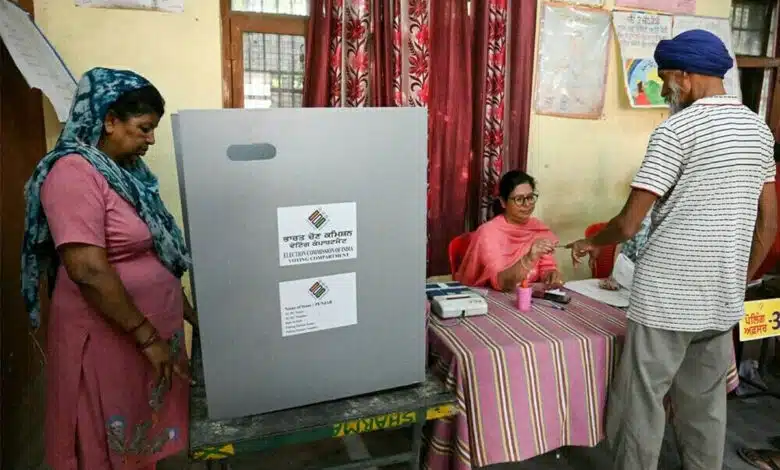 Colour photographs of candidates and large serial numbers will be displayed on EVMs during Bihar elections: Chief Election Commissioner