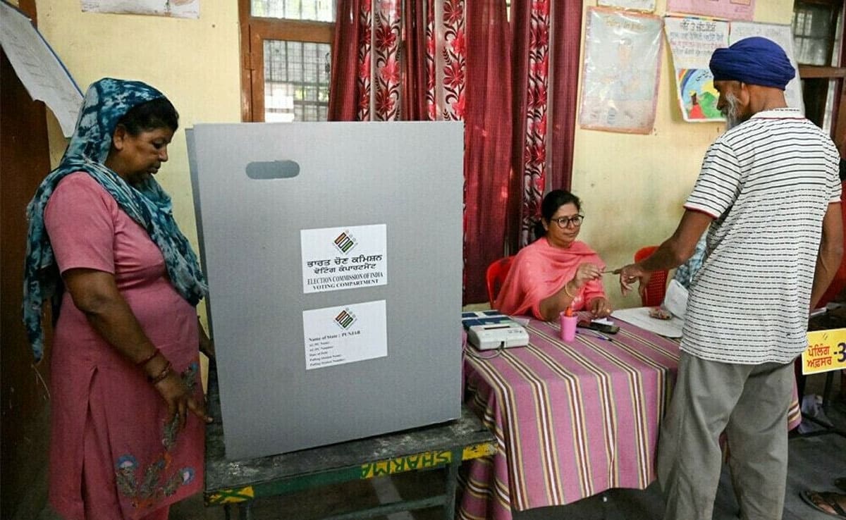 Colour photographs of candidates and large serial numbers will be displayed on EVMs during Bihar elections: Chief Election Commissioner