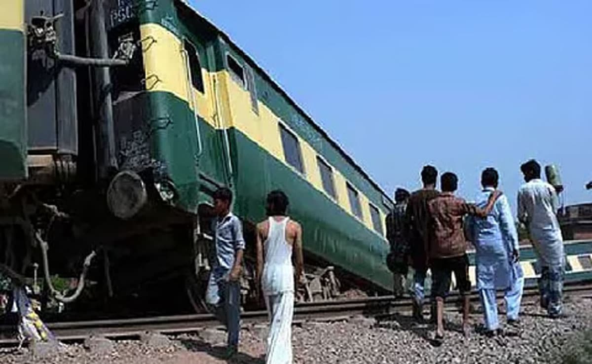 Pakistan: Several bogies of Jaffar Express derailed in explosion, seven injured