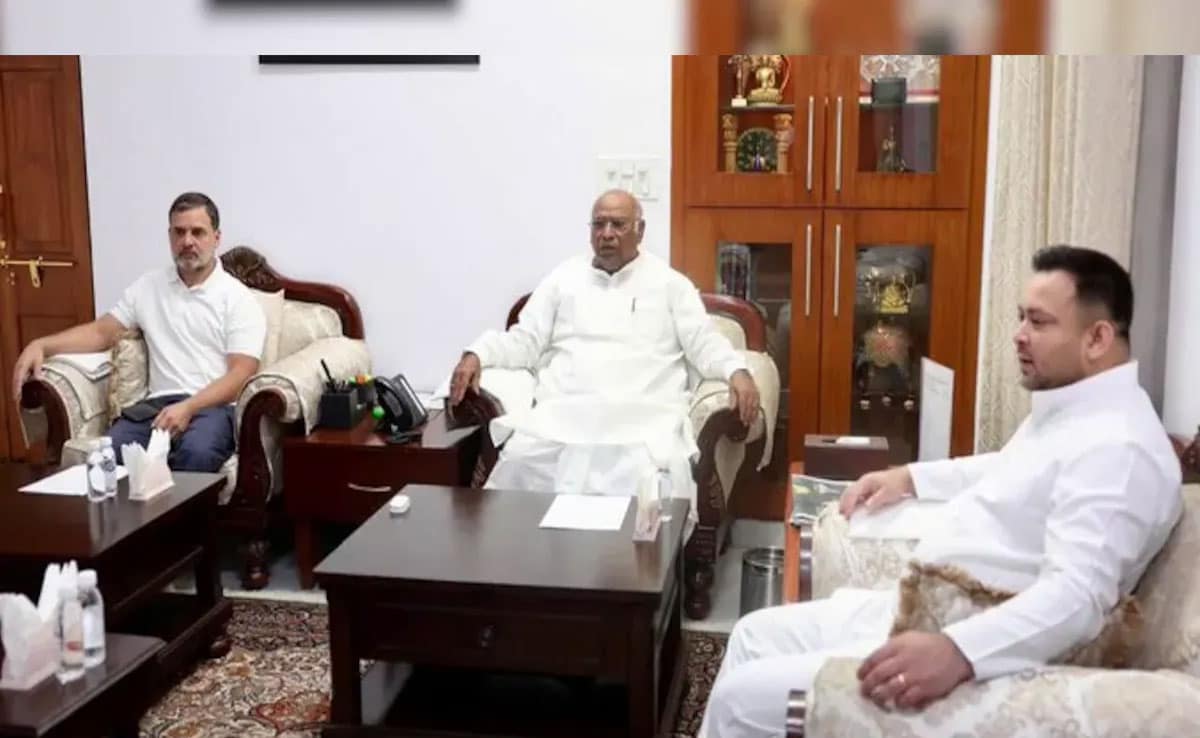 Bihar Polls: Grand Alliance seat-sharing finalised? RJD's Tejashwi Yadav meets Congress