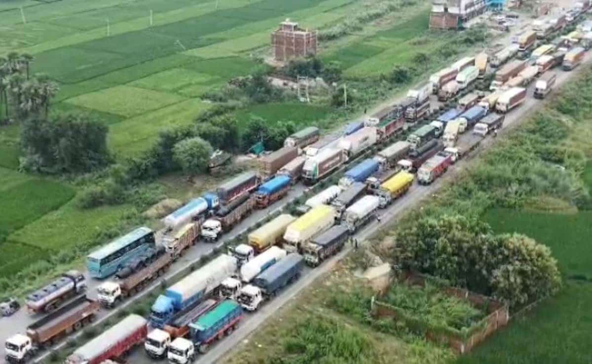 Massive Jam On Delhi-Kolkata Highway, Vehicles Stuck For 4 Days