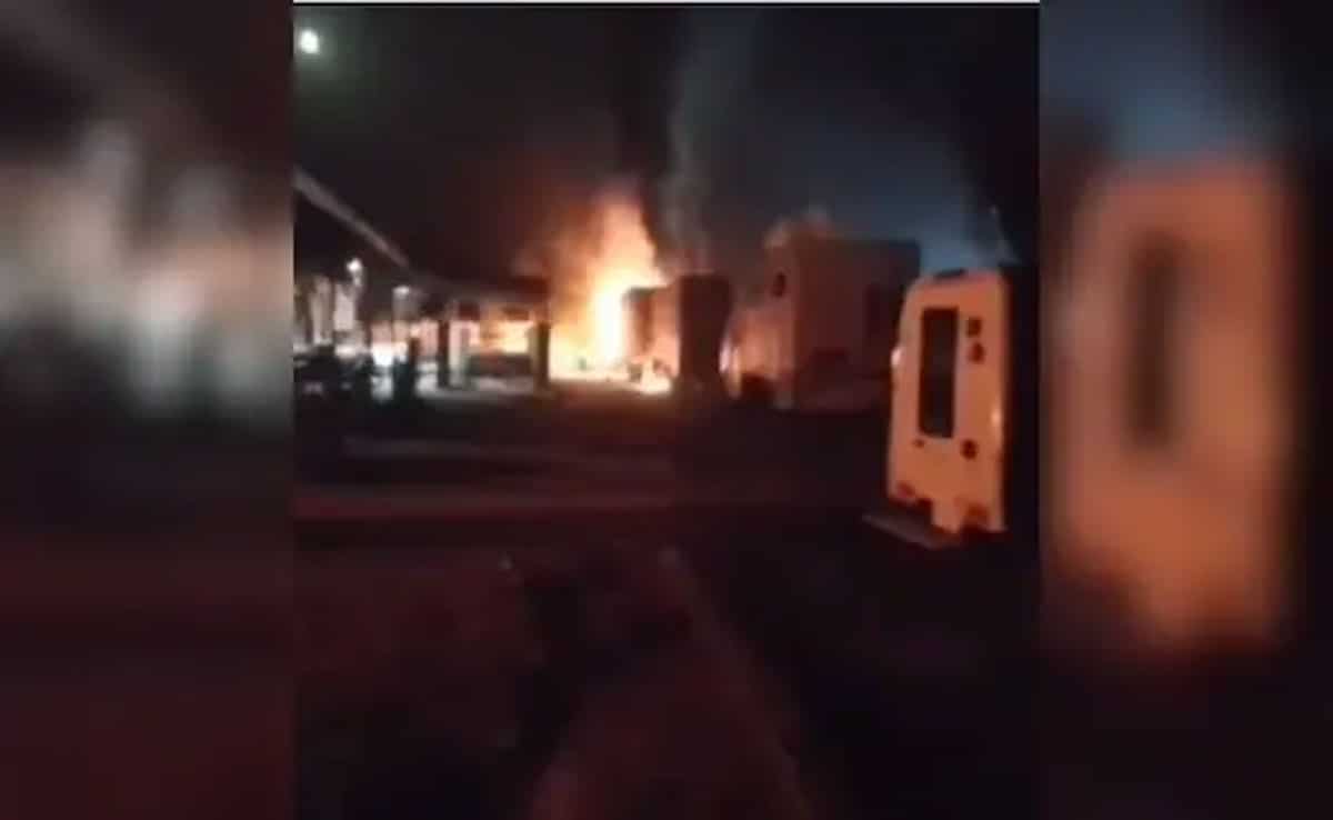 7 policemen and 6 militants killed in suicide attack on Pakistan police training centre