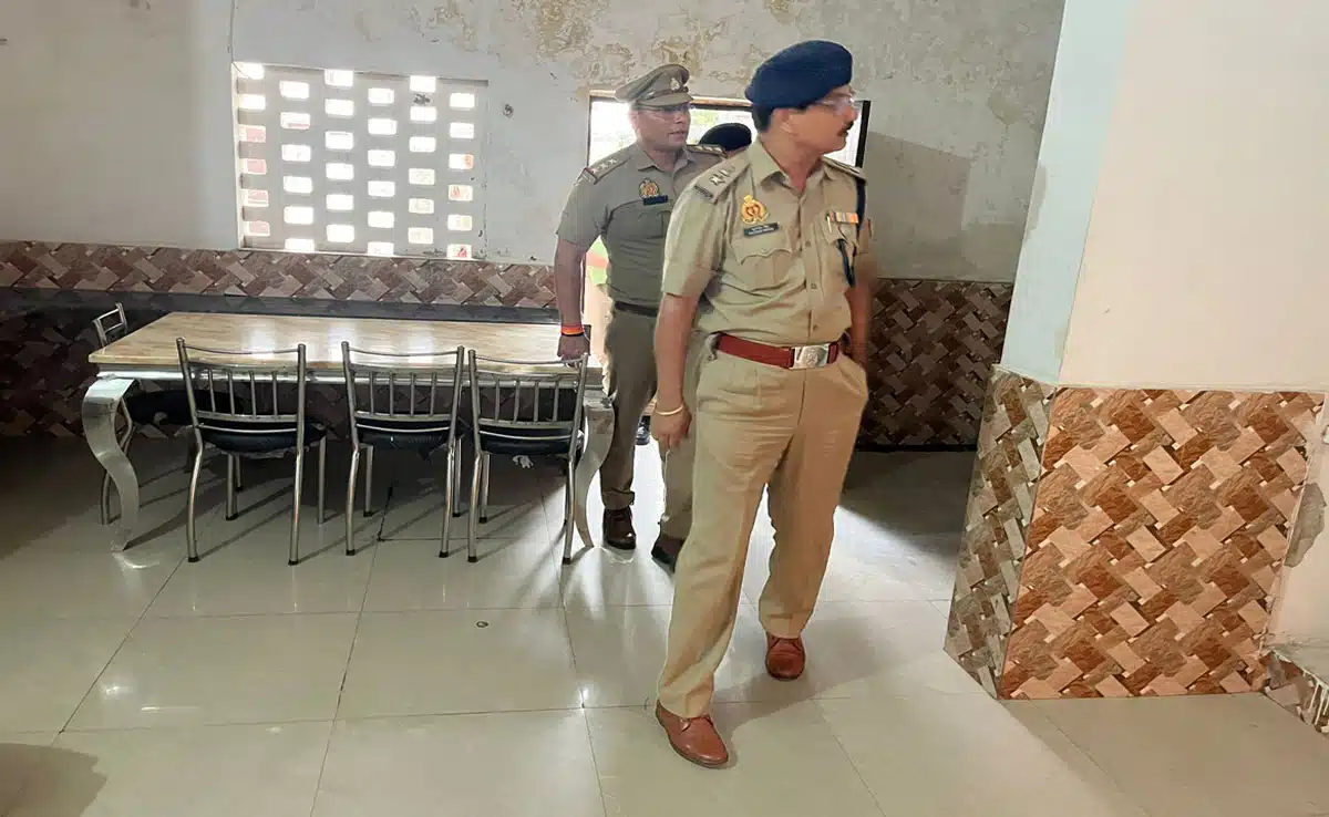 Sambhal SP inspects Chandausi police station
