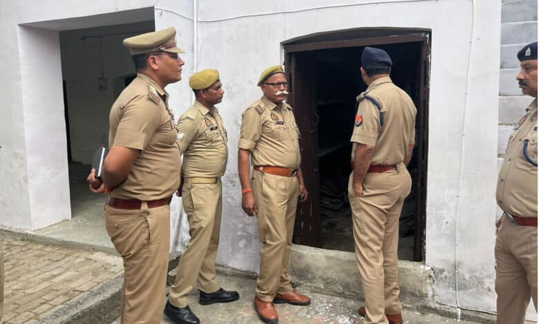 Sambhal SP inspects Chandausi police station