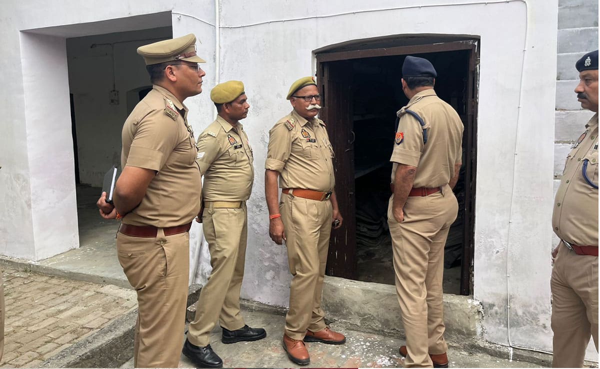 Sambhal SP inspects Chandausi police station