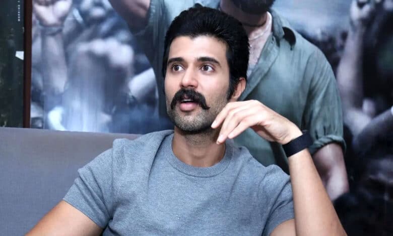 Vijay Deverakonda's car met with an accident in Telangana, incident near Gadwal