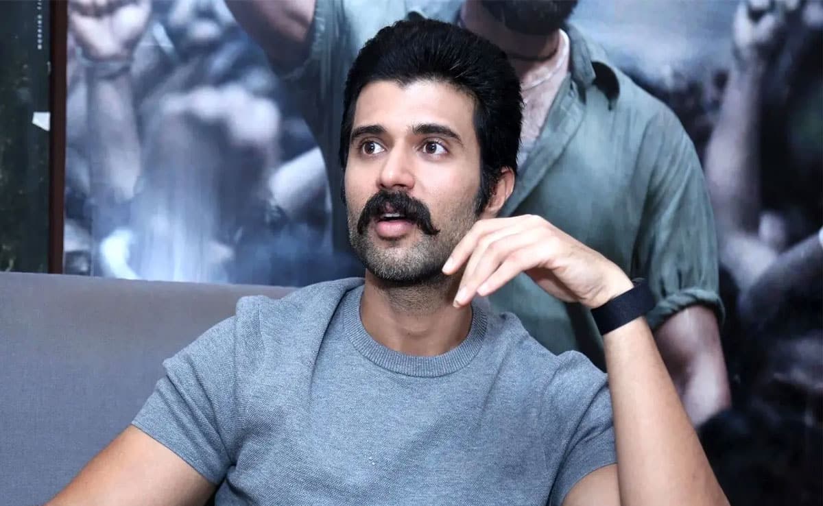 Vijay Deverakonda's car met with an accident in Telangana, incident near Gadwal