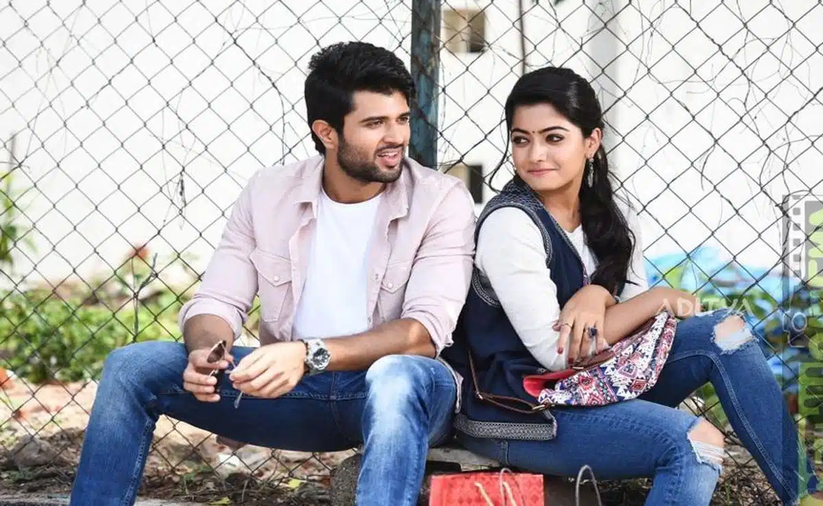 Vijay Deverakonda's car met with an accident in Telangana, incident near Gadwal