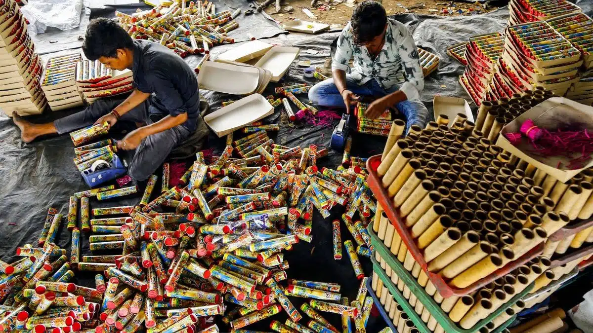 SC allows sale and use of green crackers in Delhi-NCR on Diwali with conditions