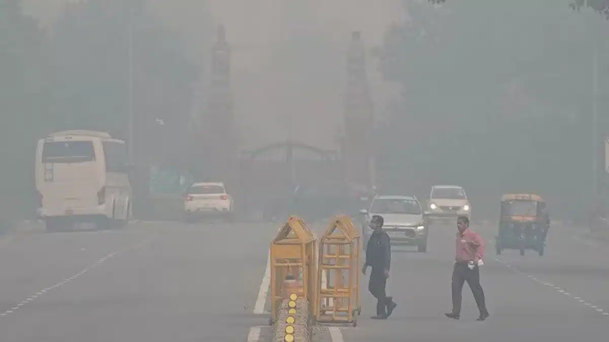 Delhi's air quality remains 'very poor' for the third consecutive day, IMD warns of continued pollution