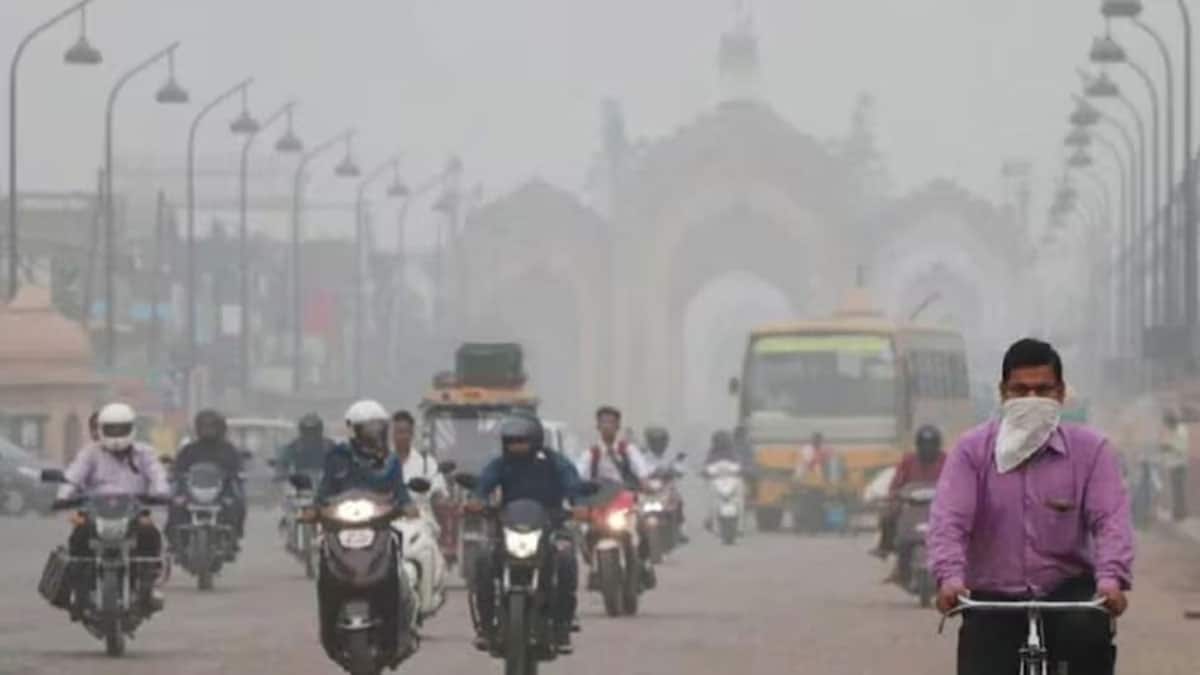 Delhi's air quality remains 'very poor' for the third consecutive day, IMD warns of continued pollution