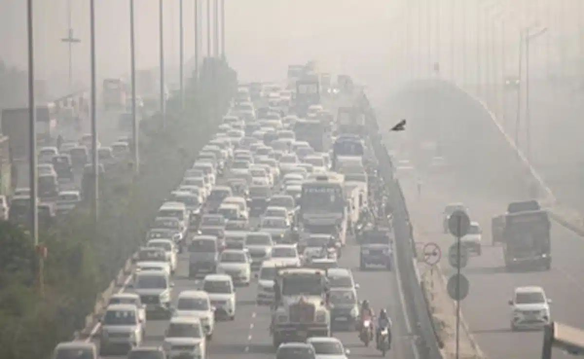 Delhi's air quality remains 'very poor' for the third consecutive day, IMD warns of continued pollution