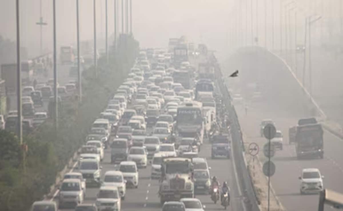 Post-Diwali, Delhi's air quality drops to a five-year low, fears of suffocation: CPCB data