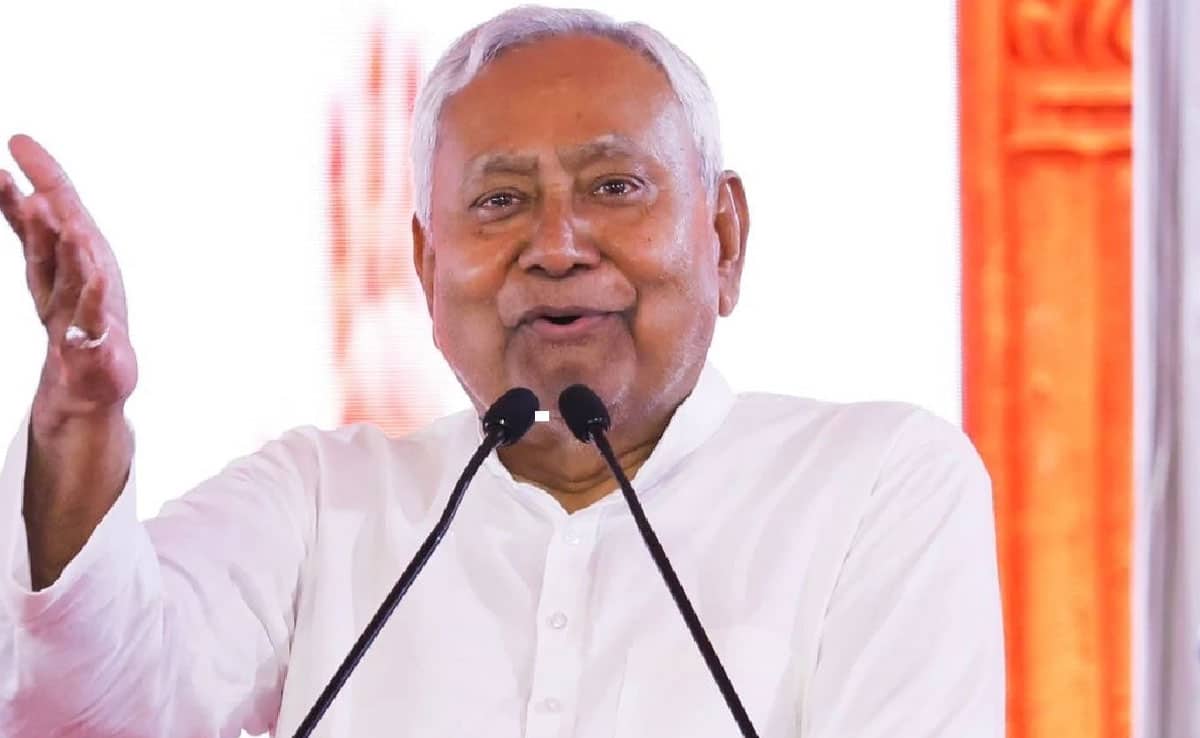 पूर्व एमएलसी रणविजय सिंह, अमर कुमार सिंह, अस्मा परवीन, लव कुमार, आशा सुमन, दिव्यांशु भारद्वाज और विवेक शुक्ला
पार्टी के अंदरूनी सूत्रों का कहना है कि नेतृत्व यह स्पष्ट संदेश देना चाहता था