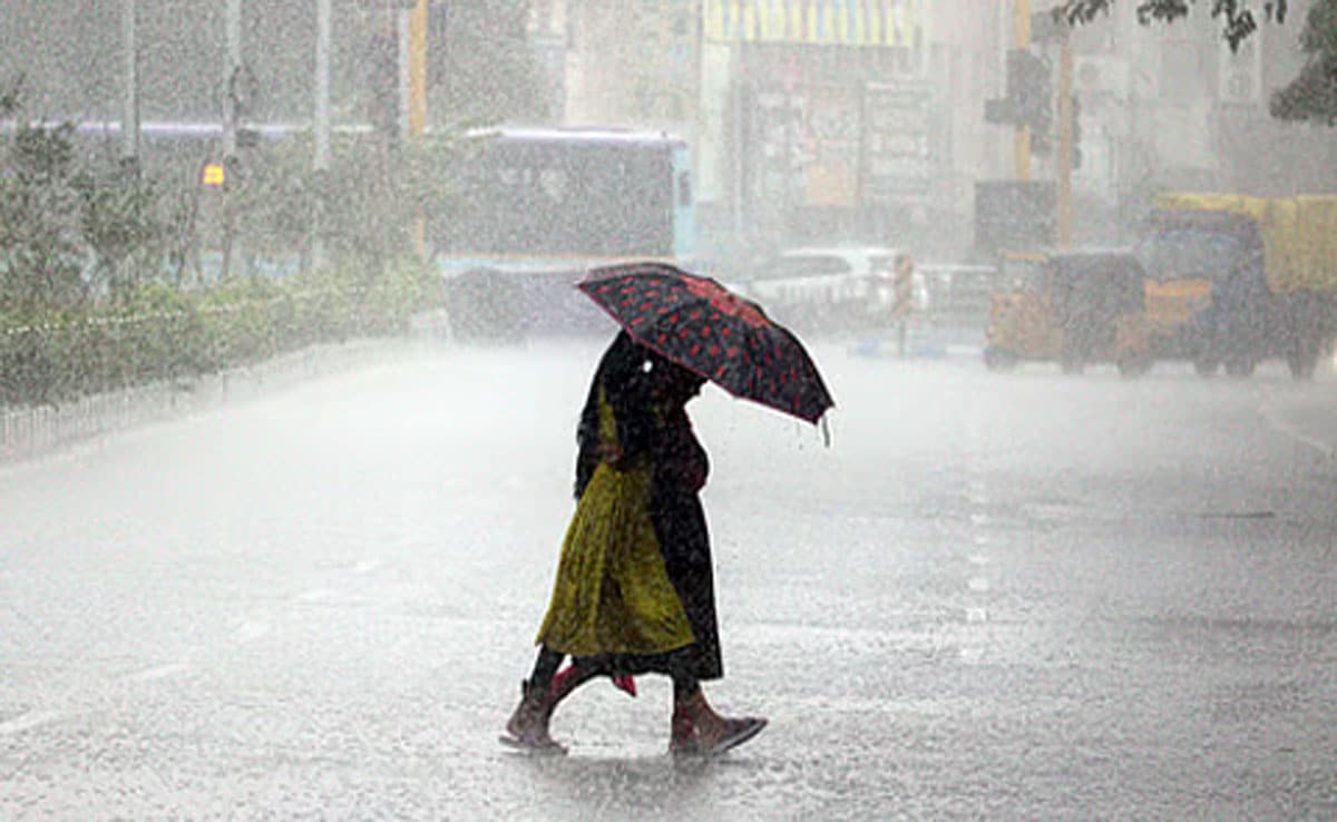 Tamil Nadu: Heavy rains lash Chennai, IMD issues 'red' alert; CM Stalin reviews situation