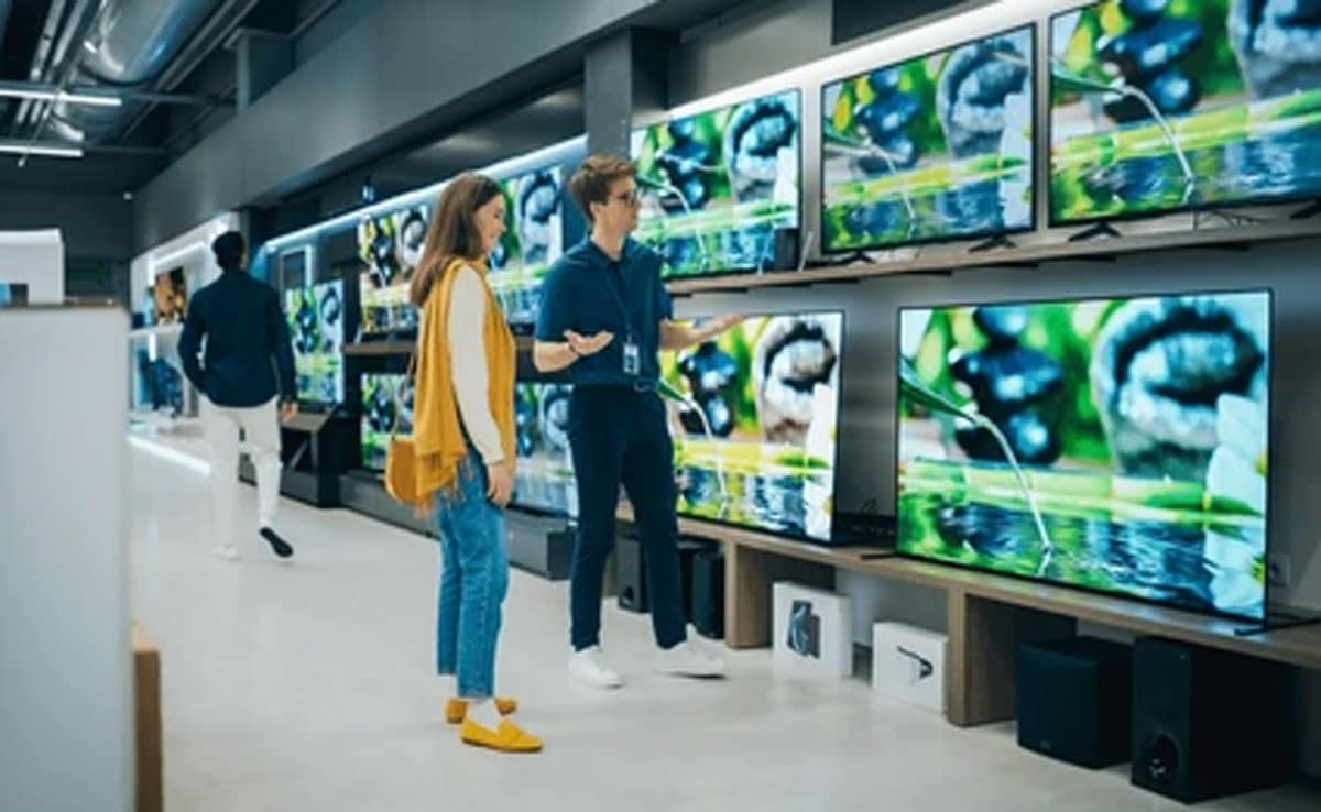 Diwali Deals: LED Smart TVs now under Rs 6,000 after price cuts from Samsung and Xiaomi