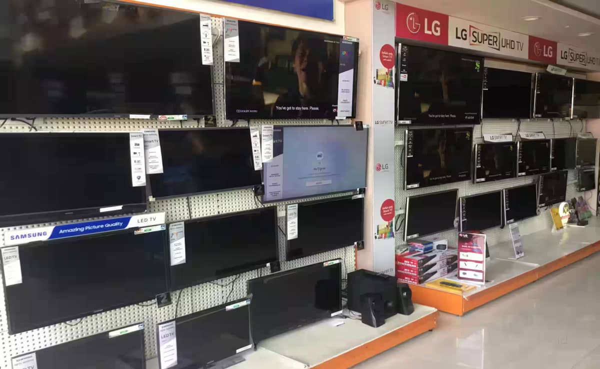 Diwali Deals: LED Smart TVs now under Rs 6,000 after price cuts from Samsung and Xiaomi