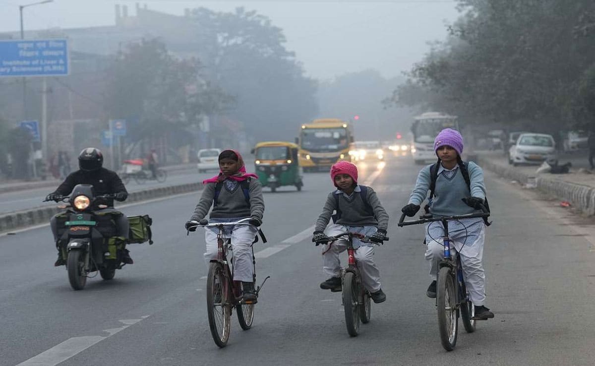 Diwali smoke has poisoned the air in Delhi, with pollution also increasing in Noida, Ghaziabad and Gurugram.