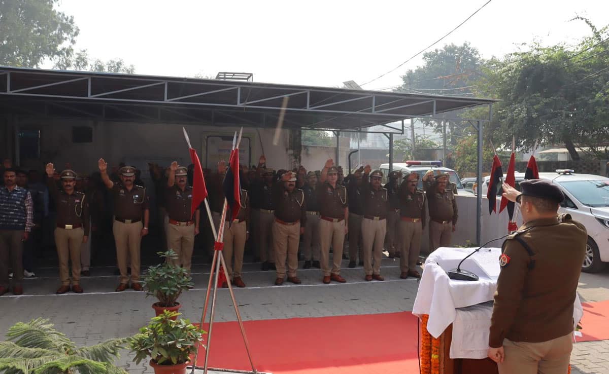 Officers and police force took oath of allegiance on Constitution Day in Sambhal