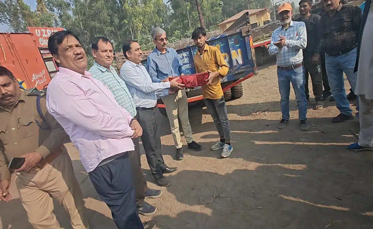 Initiative of ARTO and Sugar Mill Management in Sambhal, reflector campaign started for road safety.