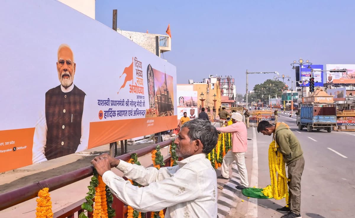 Historic flag hoisting ceremony in Ayodhya - Piyush Goyal