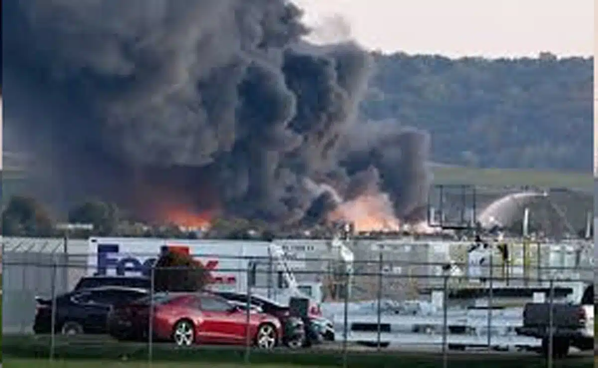 US: Cargo plane crashes shortly after takeoff in Kentucky, killing seven, injuring 11