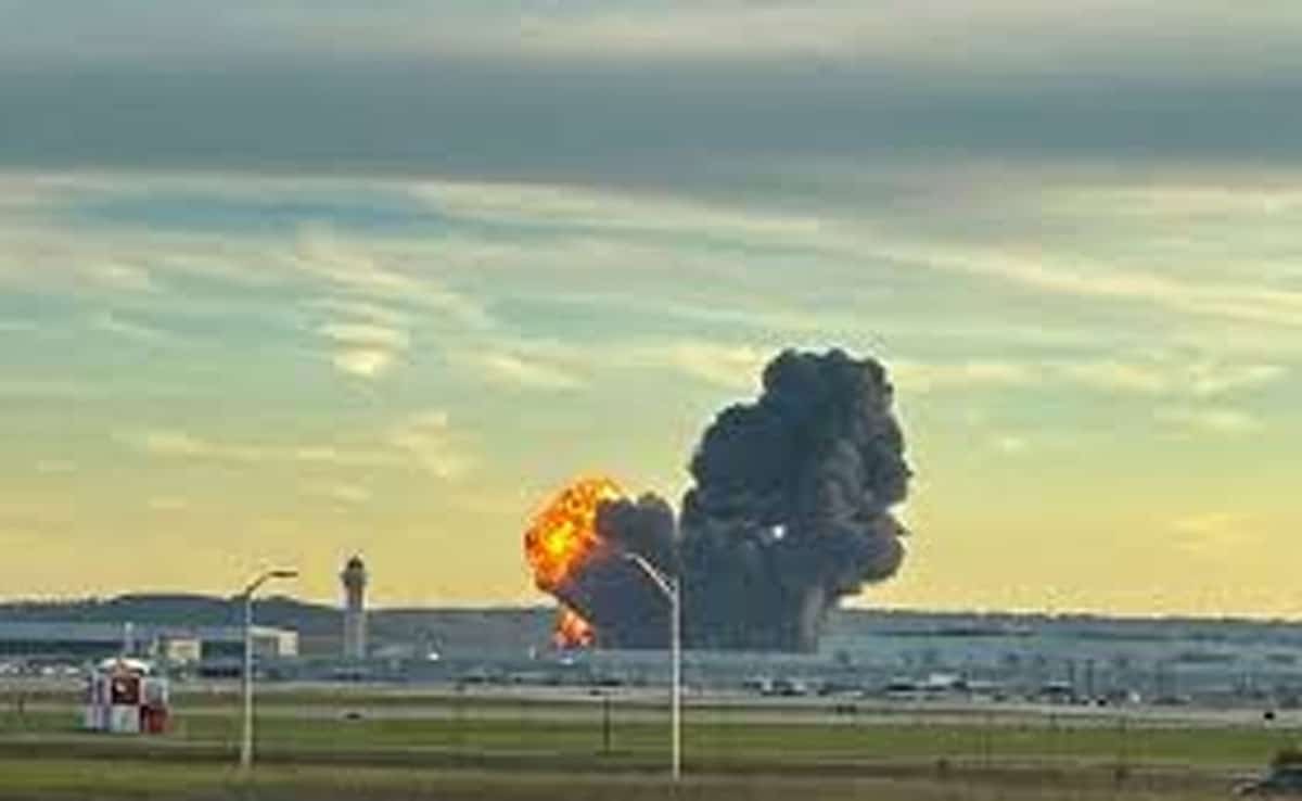 US: Cargo plane crashes shortly after takeoff in Kentucky, killing seven, injuring 11