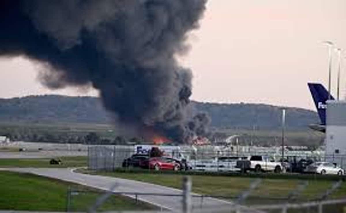 US: Cargo plane crashes shortly after takeoff in Kentucky, killing seven, injuring 11