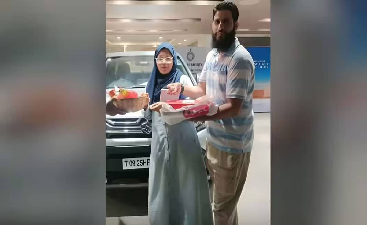 Delhi Blast: Pictures of Dr Shaheen and Muzammil buying Brezza surfaced