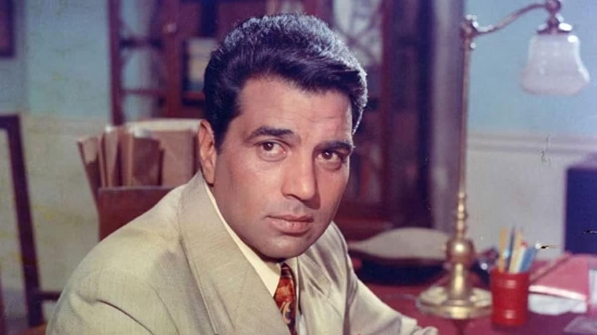 Dharmendra, Bollywood's beloved He-Man, dies at 89