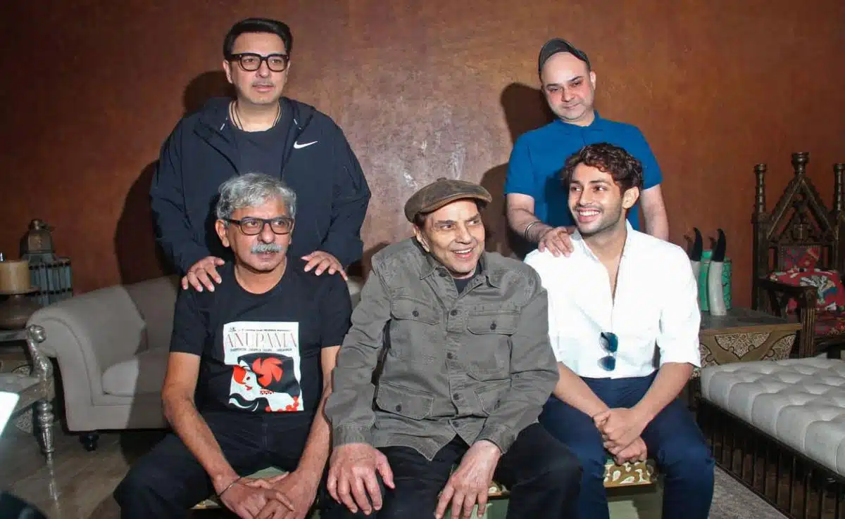 Dharmendra's first look from Agastya Nanda's film 'Ekkis' is out; the veteran actor will play the role of Amar Sainik's father.