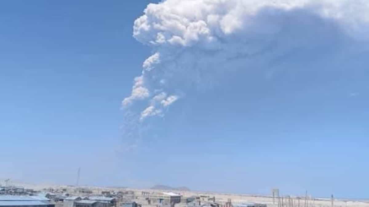 Hayli Gubbi volcano erupts in Ethiopian