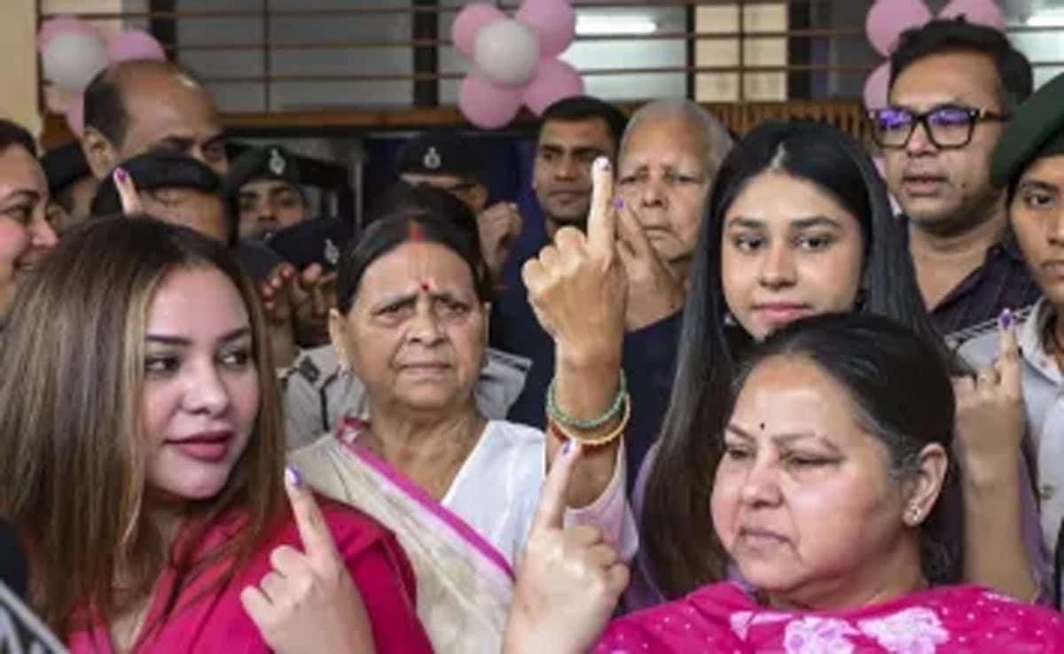 Bihar Assembly Polls: Lalu Yadav casts his vote in the first phase with his family, says 'change will happen'