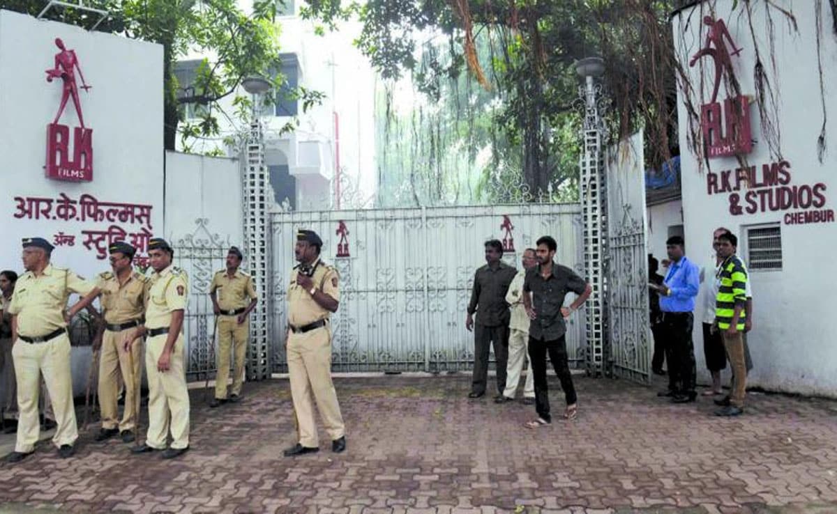 Ranbir Kapoor to relaunch Raj Kapoor's iconic RK Studios with his directorial debut: Report