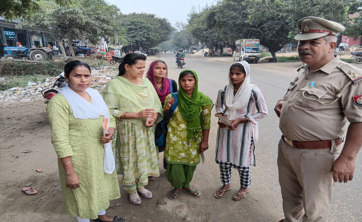 Mission Shakti 5.0 in Sambhal: Women police personnel organised a public awareness drive.