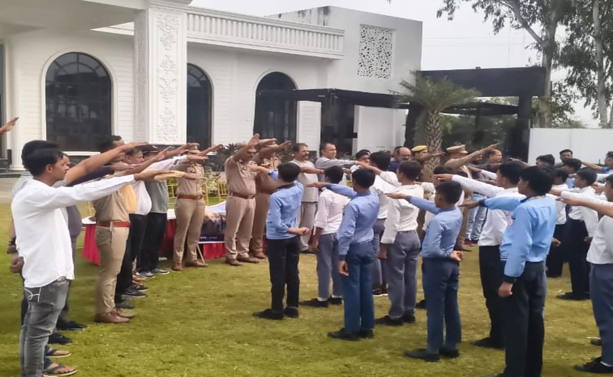 Sambhal: Hayat Nagar Police organised “Run for Unity” on National Unity Day