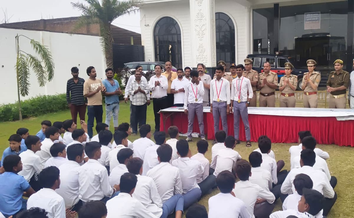 Sambhal: Hayat Nagar Police organised “Run for Unity” on National Unity Day