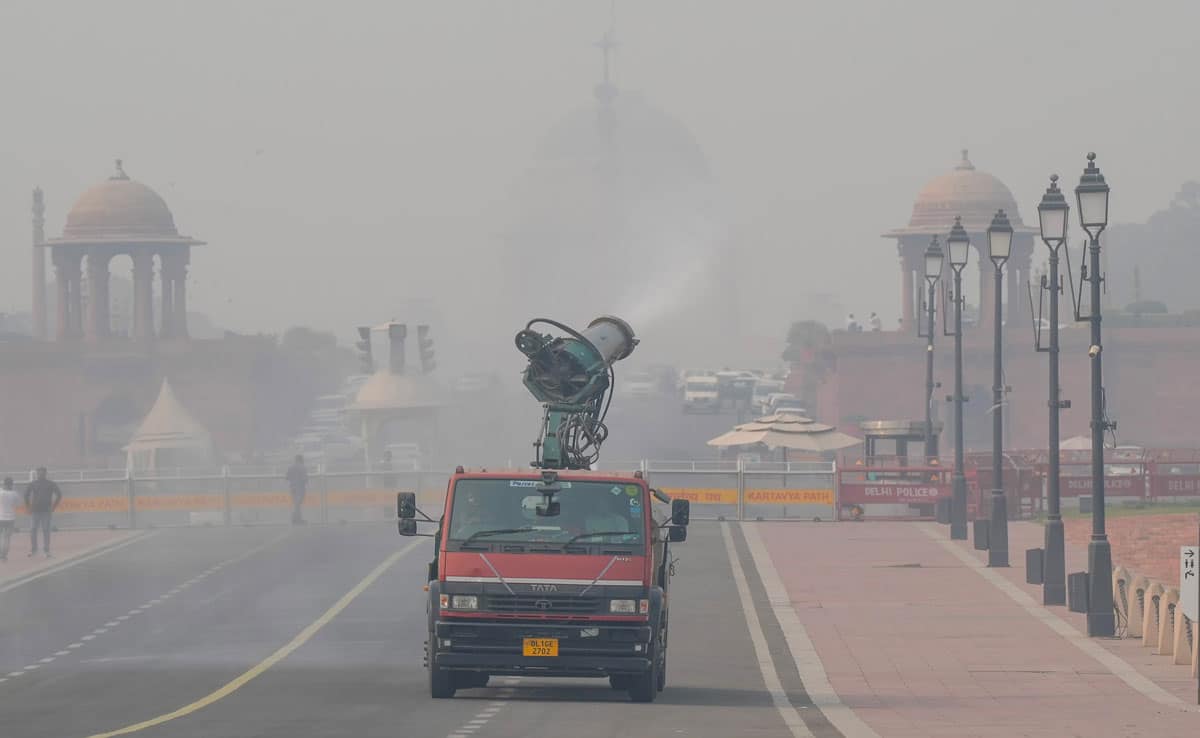 Pollution crisis deepens in Delhi-NCR, hybrid education system now implemented in schools