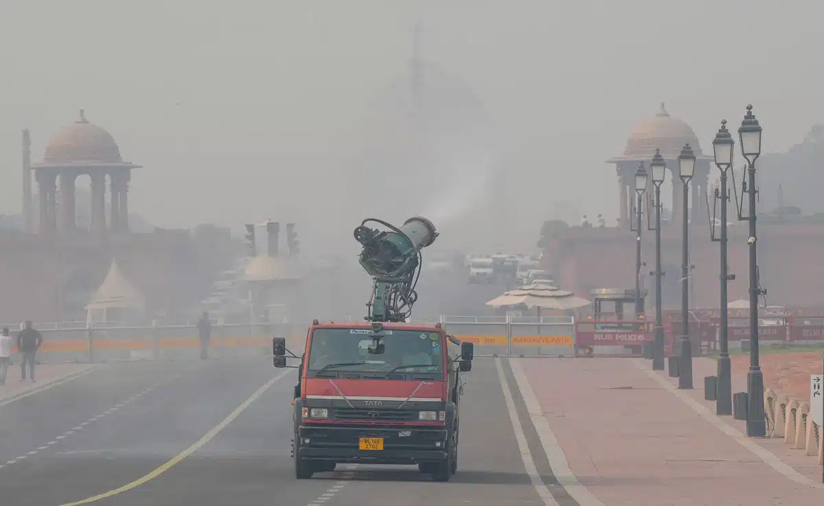 Pollution crisis deepens in Delhi-NCR, hybrid education system now implemented in schools