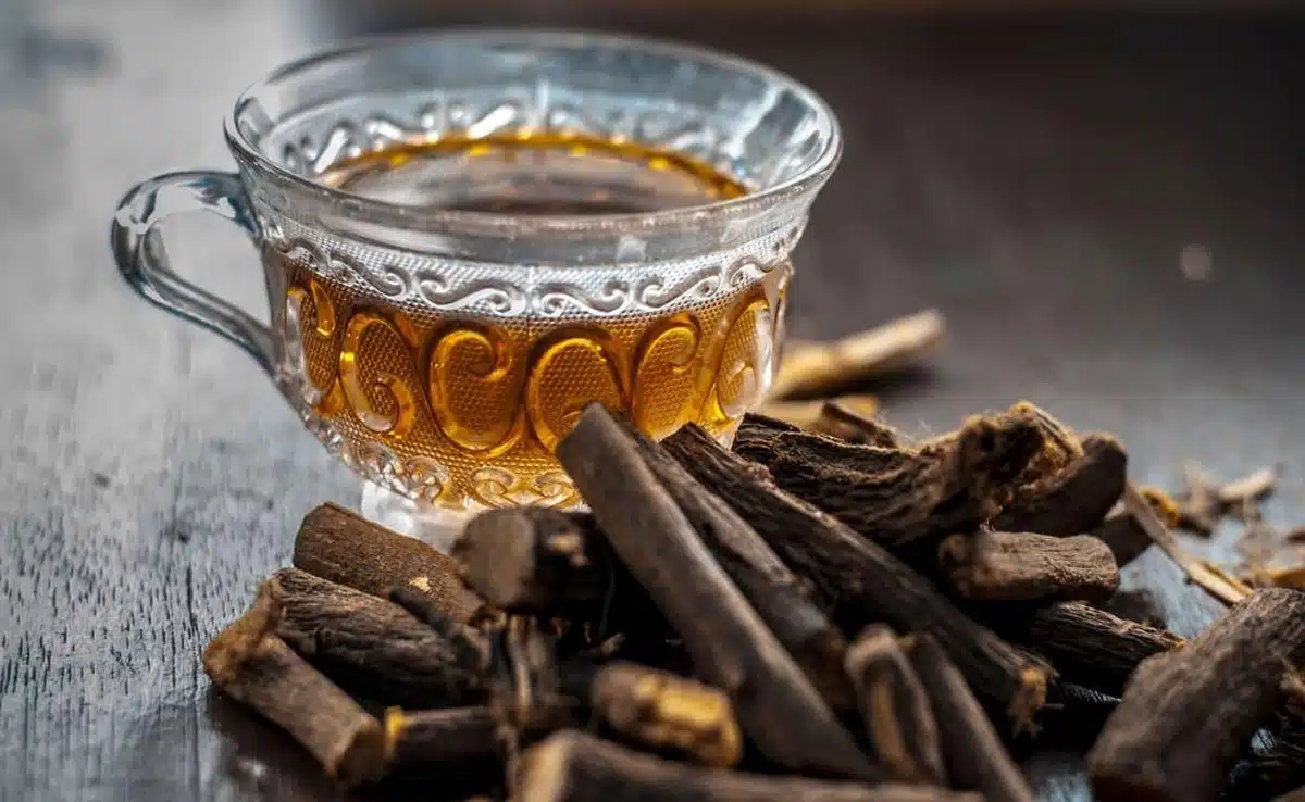5 Ayurvedic Remedies to Keep Cough and Sore Throat at Bay This Smog Season