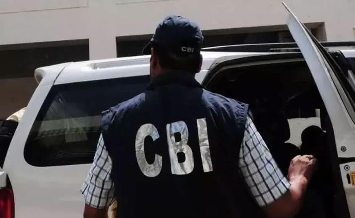 The CBI has filed charges against 17 individuals and 58 companies in a ₹1,000 crore cyber fraud case.