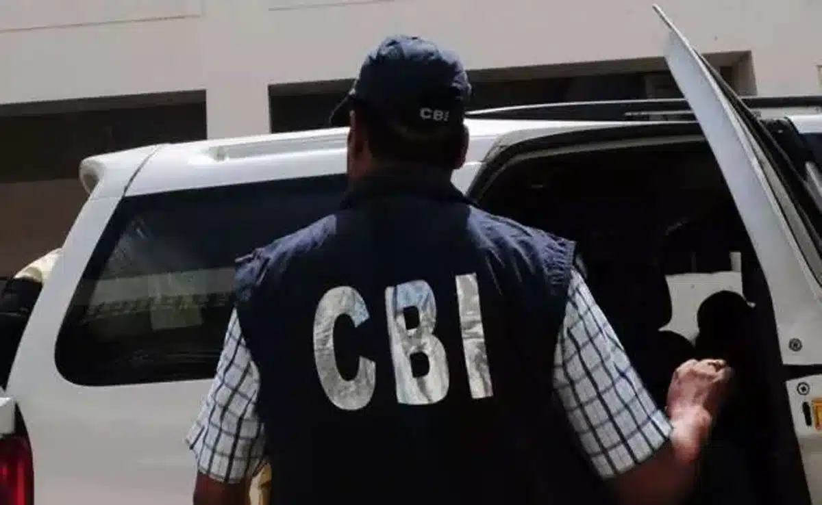 The CBI has filed charges against 17 individuals and 58 companies in a ₹1,000 crore cyber fraud case.